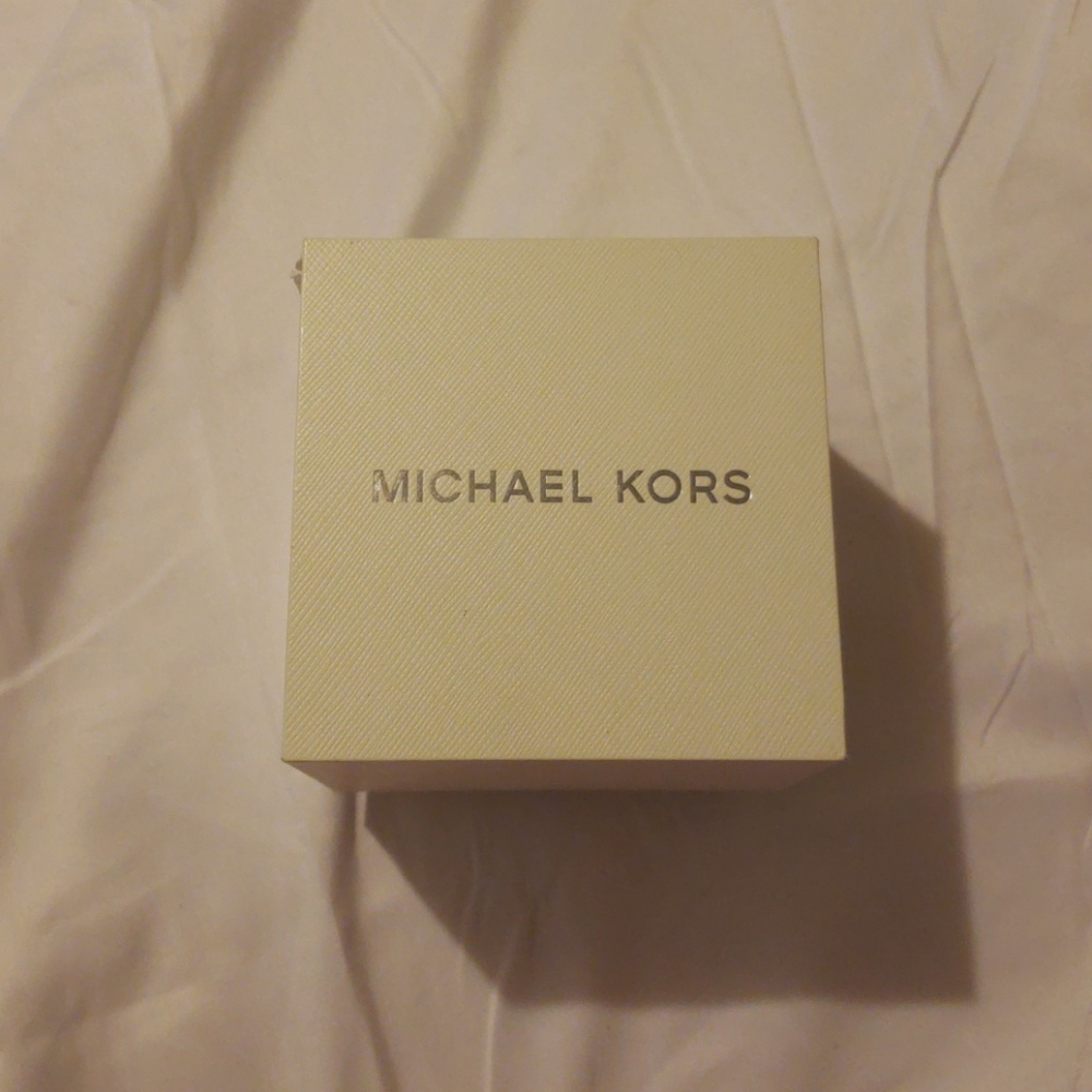 Michael kors watch box